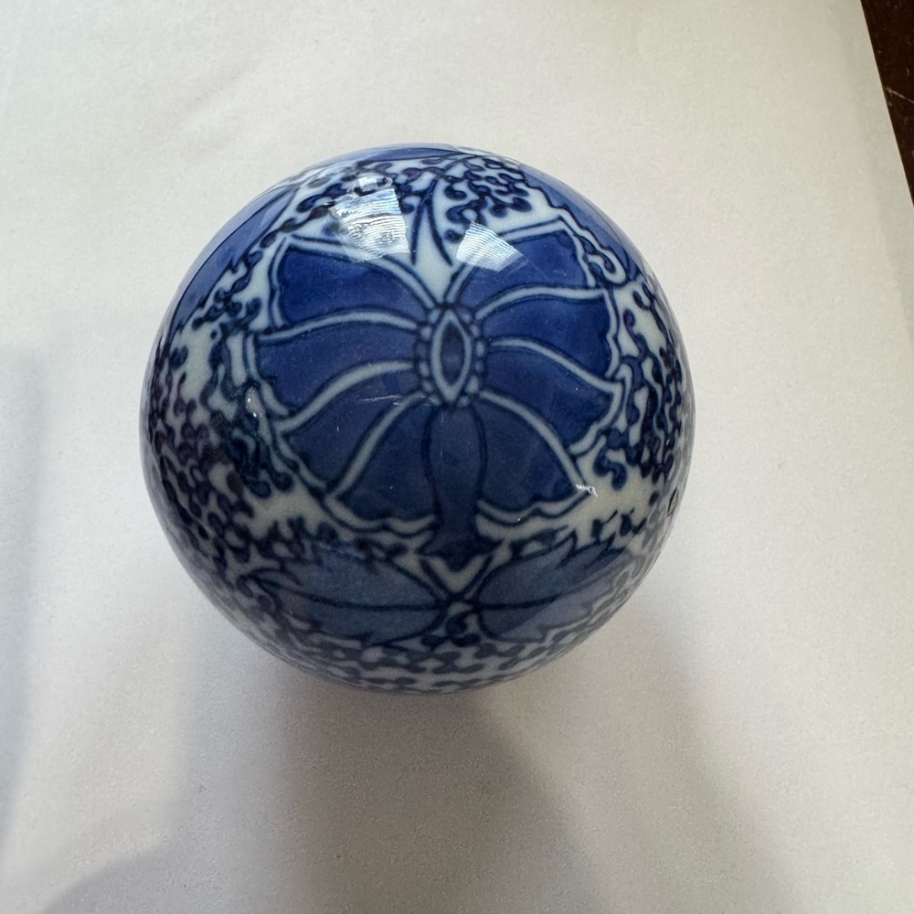 VTG Blue Floral Ceramic Sphere/carpet ball